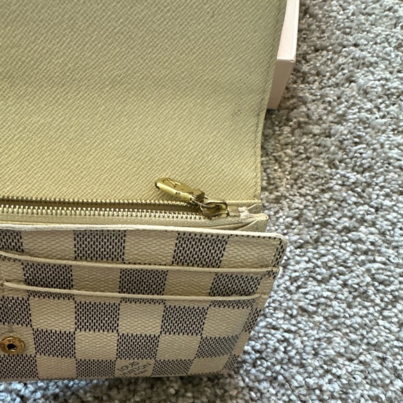 Louis Vuitton Sarah Wallet - Picture 15 of 16